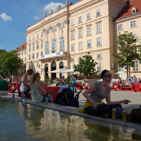 7. Ausztriában szabad alkoholt fogyasztani az utcán